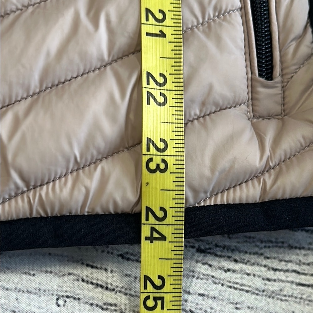 Calvin Klein Sz Medium Black and Tan Puffer Vest - Picture 10 of 11